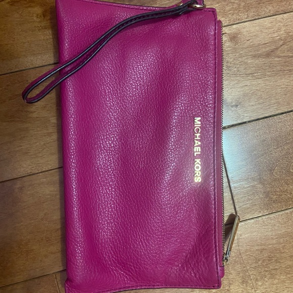 Pink Michael Kors clutch - Picture 4 of 8
